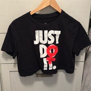 NIKE crop tee just do it